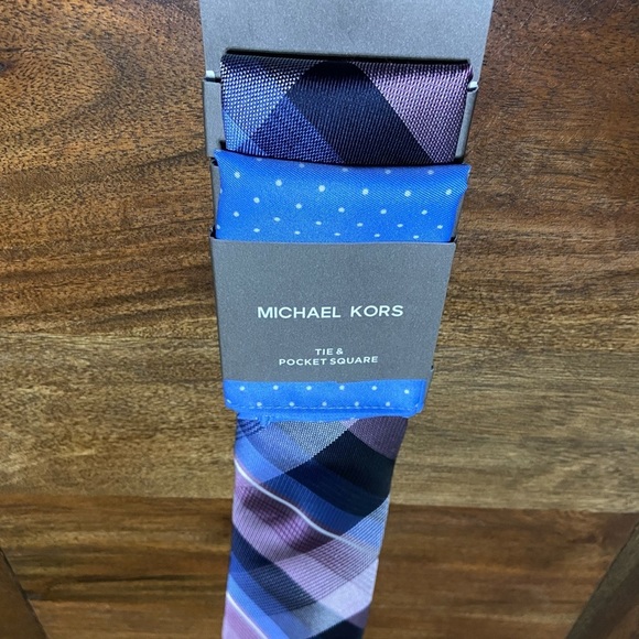 MICHAEL KORS TIE & POCKET SQUARE SET - Picture 3 of 10